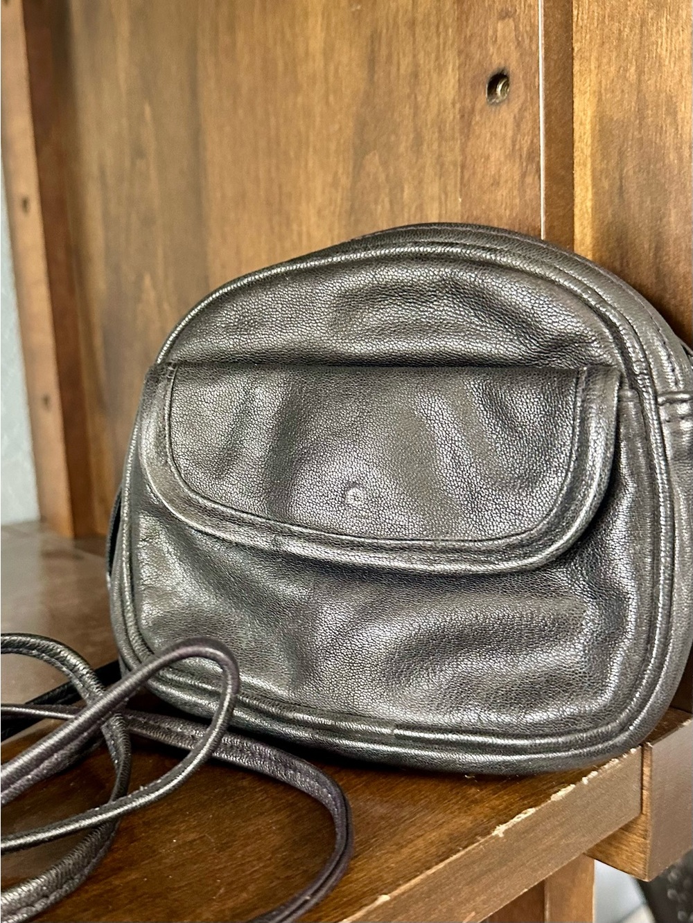 Compact Black Leather Crossbody Bag with Front Flap